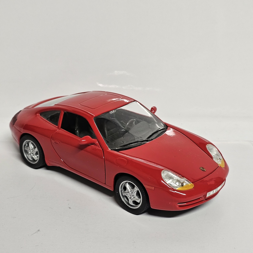 🚗 Welly Porsche 911 Carrera (996) Die-Cast Model Car – 1:24 Scale – Red